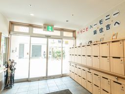 明るく開放的なエントランス