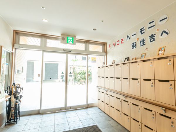 明るく開放的なエントランス