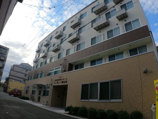多階層モダン建築 外観 都会の中にある清潔感のある建物です。チームワークを大切にした働きやすい環境での勤務をお探しの方に最適です。