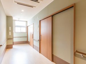 手すり付きの廊下