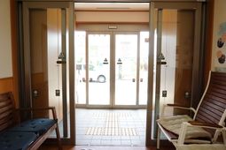 明るいエントランス