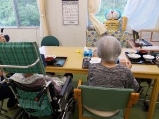 食事中の利用者活動室