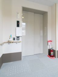 エレベーター前の廊下