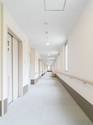 清潔な施設の廊下