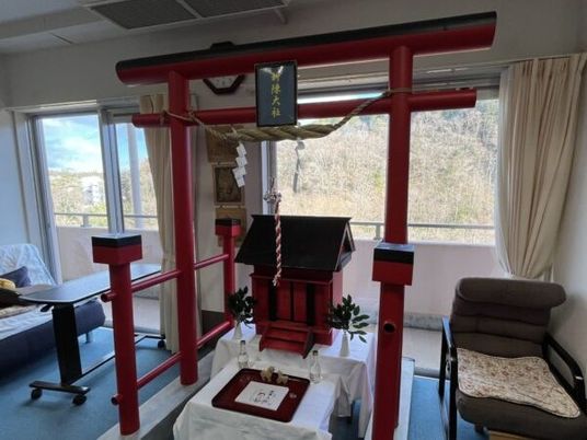 神社風の共有空間  