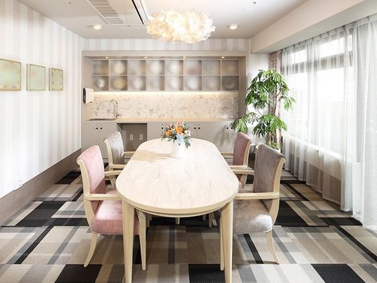 明るいダイニングルーム