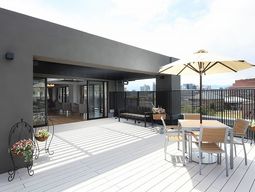 屋外テラスの憩いの場