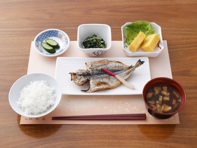 美味しそうな和食膳 朝食① 栄養バランスが取れた和食の膳です。新鮮な食材を使った健康的な食事をご提供します。