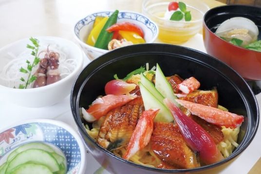 色鮮やかな料理