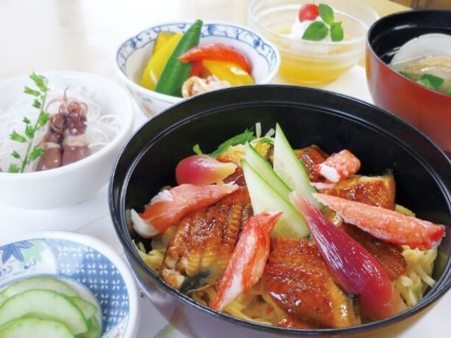 色鮮やかな料理 料理 多彩な食材を使った料理が提供されます。季節を感じる彩り豊かなメニューです。