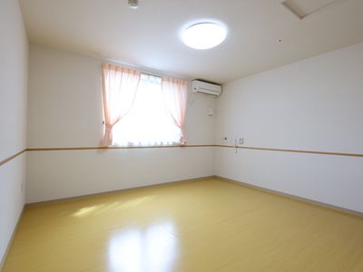 明るく広々した居室