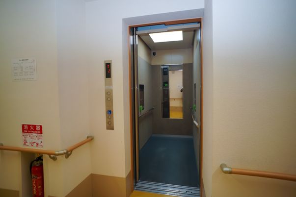 バリアフリーなエレベーター前