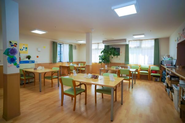 明るく広々としたダイニング