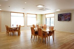 明るい食堂の様子