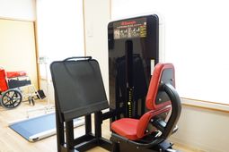 トレーニングマシン機器