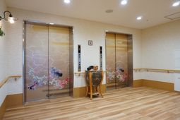 和風デザインのエレベーター
