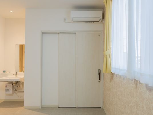 清潔な洗面台付き居室