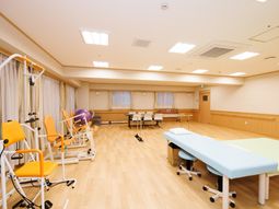 明るいリハビリ室