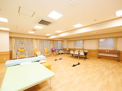 広々とした明るい機能訓練室