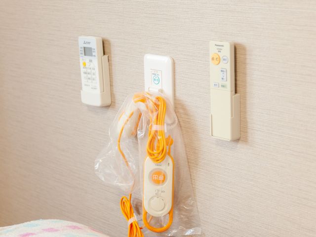 安全設備の詳細 居室 手元に備えられた緊急呼出し装置が、安心して日々を過ごすための一助となります。