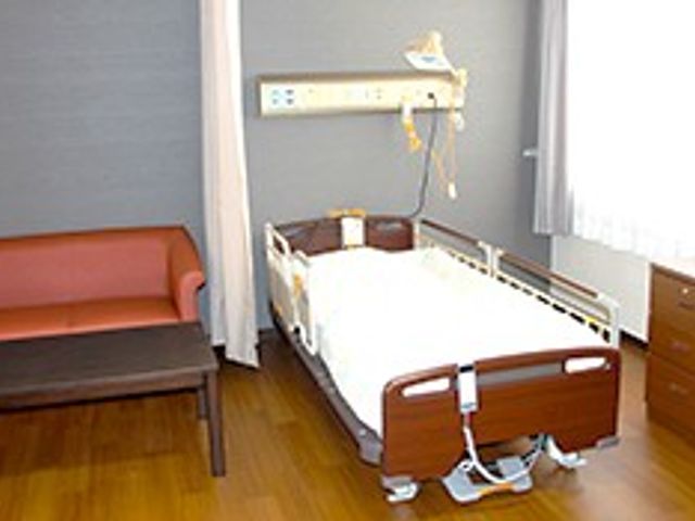 明るい居室 居室 広々とした居室は、自然光が差し込む明るい空間です。快適に過ごせる環境が整っています。