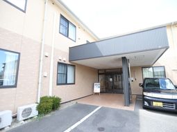 明るい色合いのエントランス