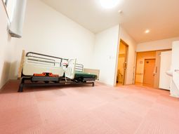 明るい居室の一角