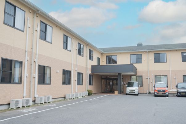 清潔感ある外観の施設