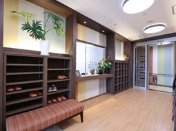 エントランスの明るい空間