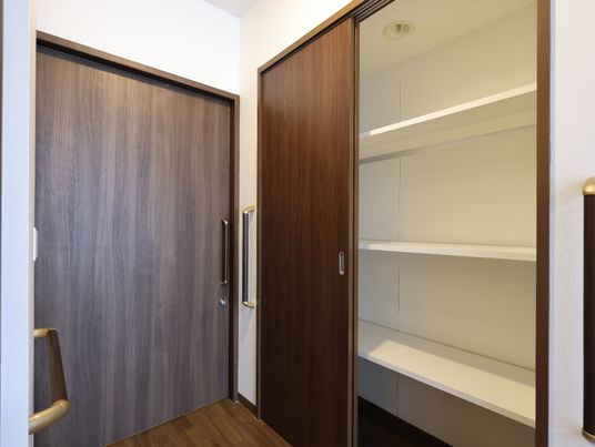 洋室のクローゼット空間