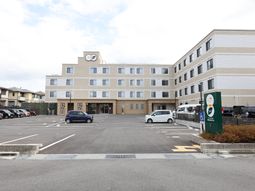 広々とした建物の正面