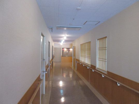 清潔で広い廊下