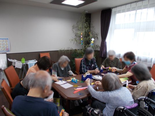 活気あるダイニングルーム