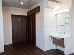 清潔な居室の入り口