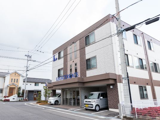 新しい建物の外観