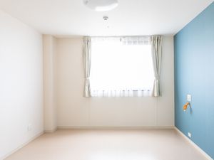 シンプルな空の居室