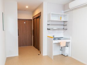 シンプルな居室の内観