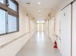 明るい廊下の一角