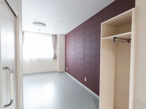 シンプルな居室の一角