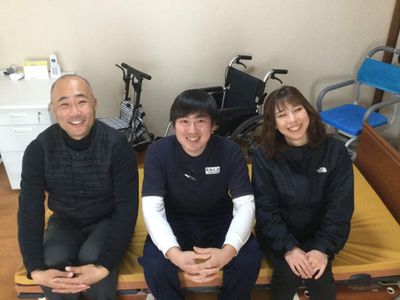 優しい笑顔の職員たち