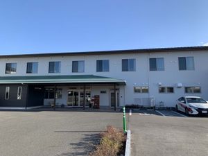 広々とした建物の外観