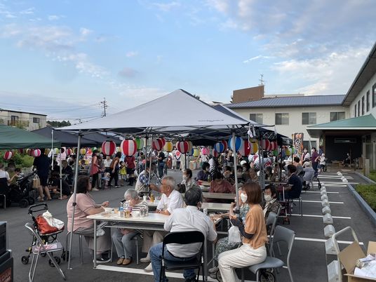 賑わうイベント広場