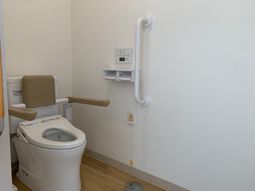 安全な設備のトイレ