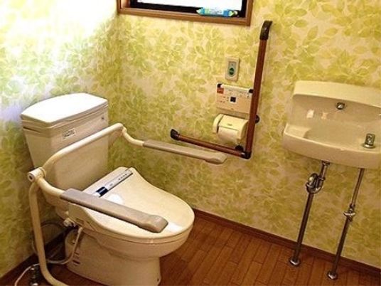 バリアフリー設計のトイレ
