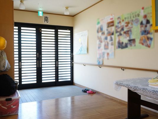 和室の明るい出入口