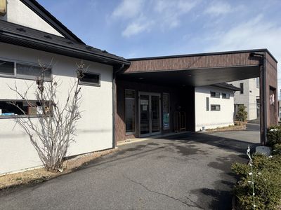 ゆったりとした建物の外観