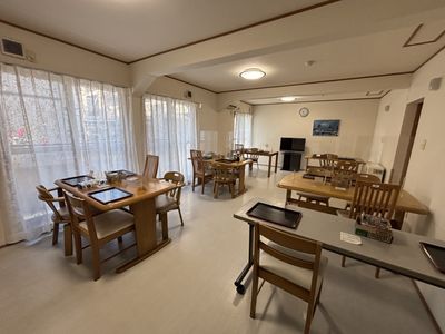 広々とした食事室