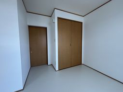 居室のシンプルな一角