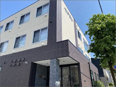 モダンな建物の外観