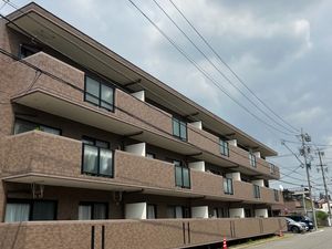 3階建ての建物外観